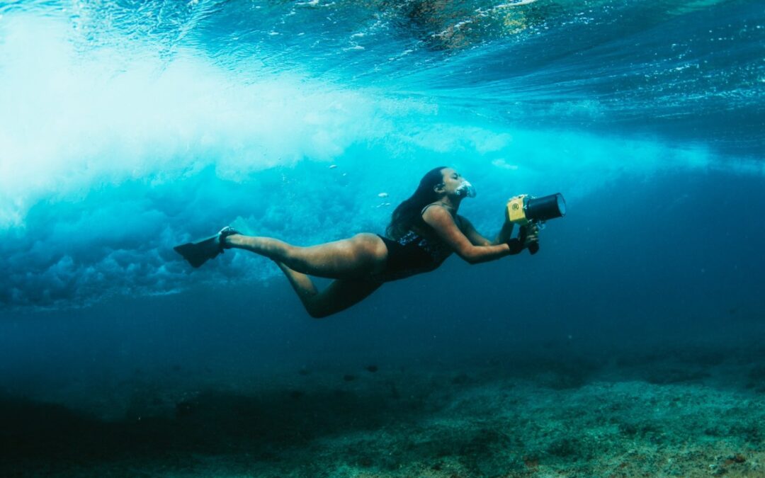 12 female surf photogs article